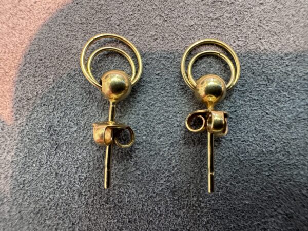 18k 18ct 750 Gold earrings 1.41g