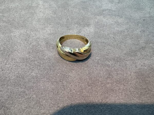 18k 18ct 750 Gold Ring 7.52g