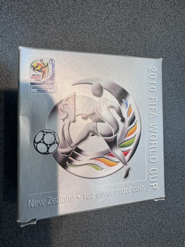 2010 FIFA World Cup 1oz Silver Proof Coin - Image 2