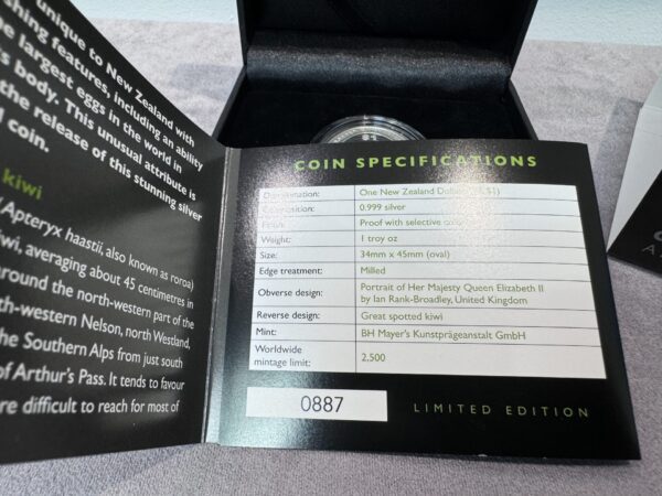 New Zealand - 2016 - Silver Dollar Proof Coin - Kiwi - Egg Shaped Coin - Image 5