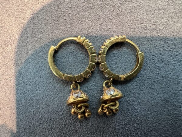 18k 18ct 750 Gold earrings 2.59g