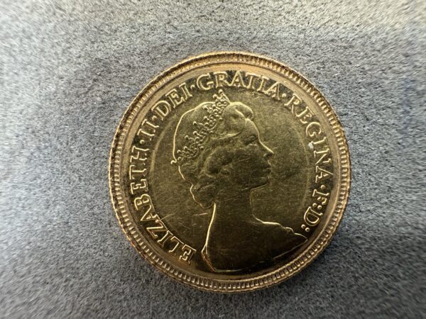 1982 Gold Half Sovereign Coin Elizabeth II - Image 3